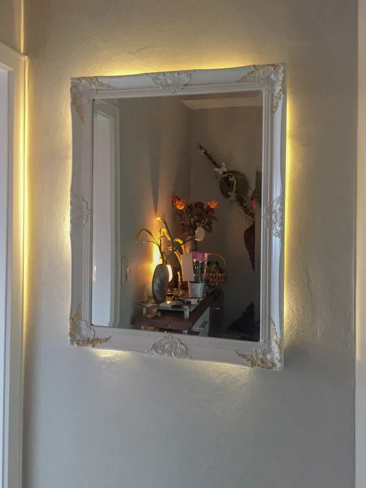 Kunststuckrahmen mit indirektem Licht